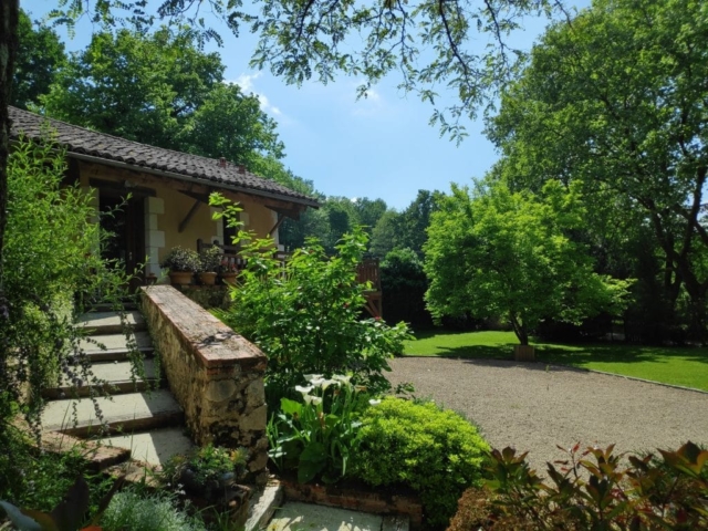 Vue du gîte et du jardin